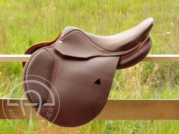 Selle MANDAPO - Selle d'obstacle en cuir sur-mesure - Fabriquée à la main en France - AMBLE Sellier