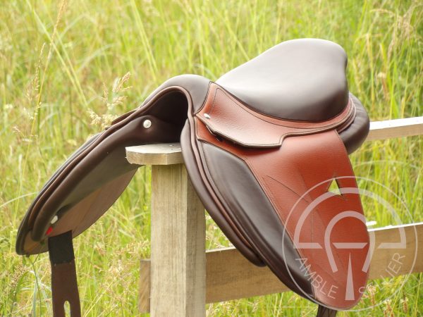 Selle MANDAPO - Selle mixte en cuir sur-mesure - Fabriquée à la main en France - AMBLE Sellier